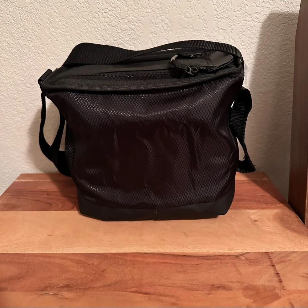 Igloo Insulated Coors Light Black Cooler Bag NWT